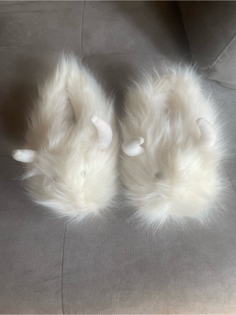 SKIMS Women’s Cream Plush Yeti Slippers size 8